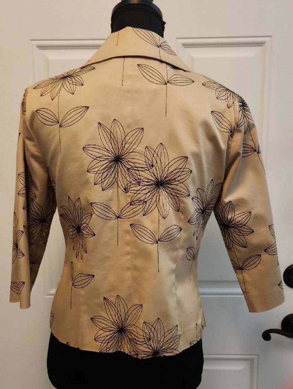 VINTAGE SilkLand Beige Floral-Print Blazer Jacket with Black Line Details